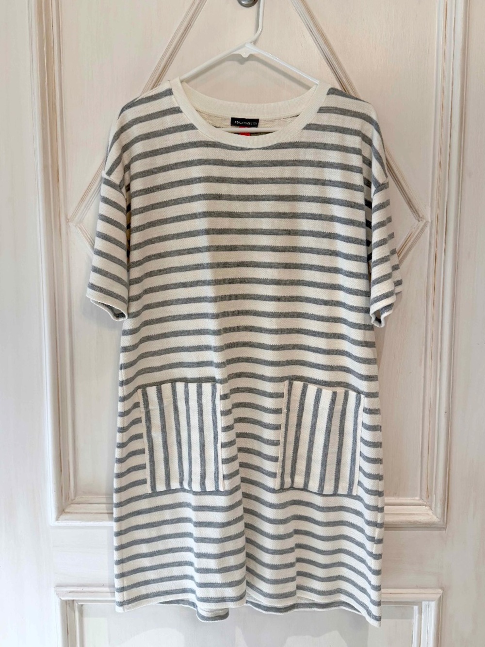 Vince Camuto Gray White Striped 2-Pocket T-shirt Dress